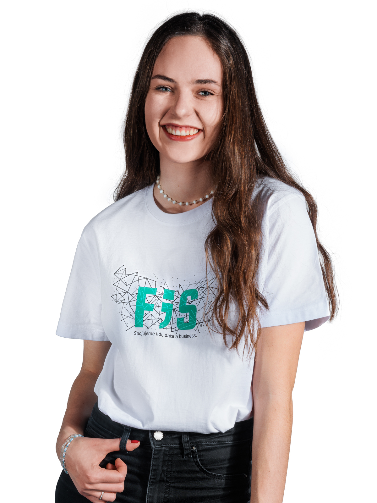 Triko bílé barvy s velkým nápisem F;S přes hrudník, pod nímž se nachází decentní grafika černých čar a teček. Pod grafikou se nachází černý text Spojujeme lidi, data a business.